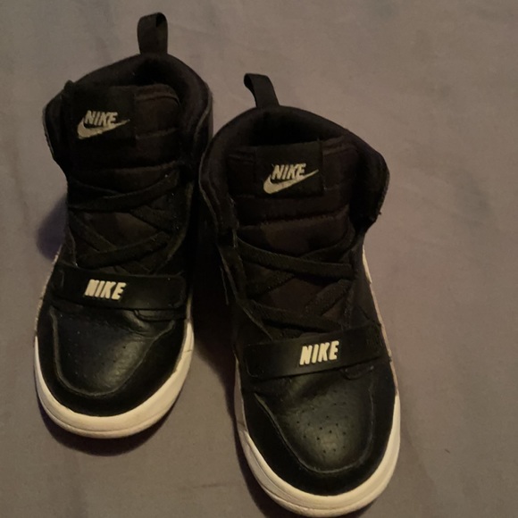 Black Jordan’s - Picture 4 of 4